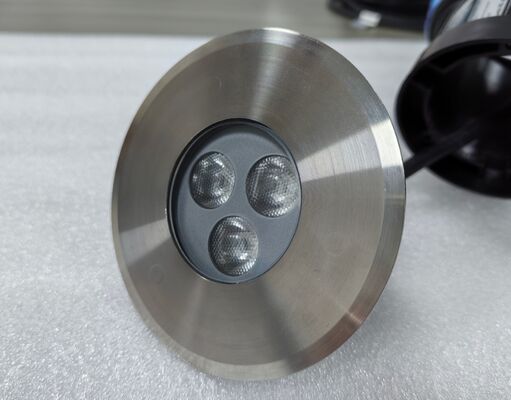 چراغ های استخر شنا LED با کارایی نور 100 لیتری طراحی شده برای محدوده دمای 20 °C تا 45 °C و روشنایی استخر