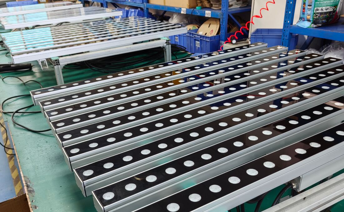 18-48W پروفایل دیواری آلومینیوم LED با 24pcs منبع نور LED مناسب برای پروژه های روشنایی دیواری داخلی و خارجی