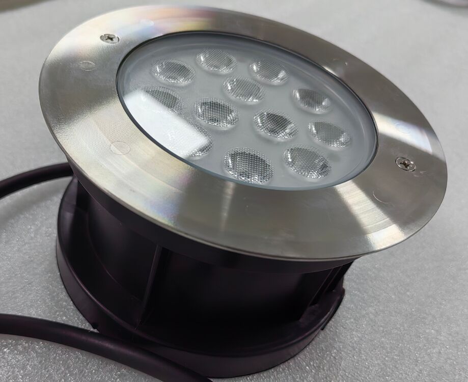 نورپردازی استخر LED 100lmw با گزینه‌های رنگی RGB، چراغ‌های ضد آب مناسب برای محیط‌های استخر داخلی و خارجی