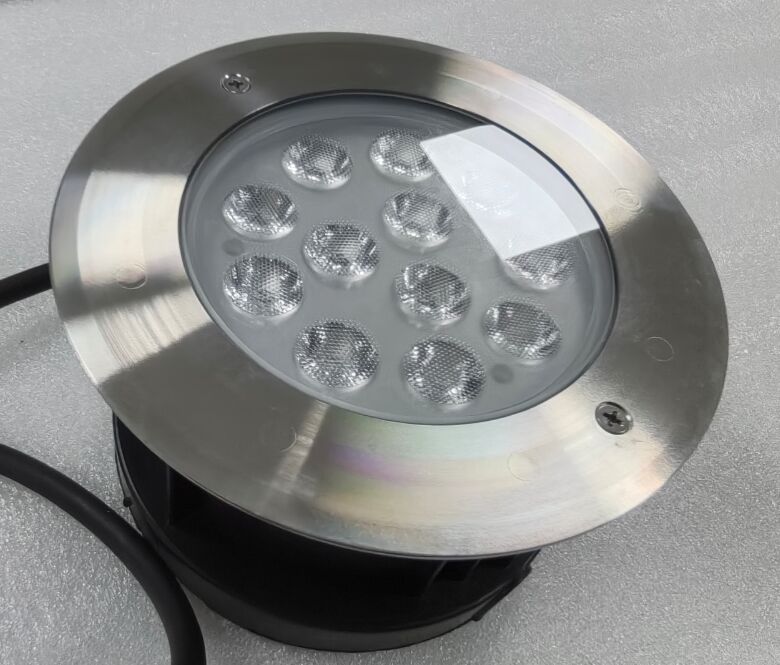 ۵۰۰۰۰ ساعت طول عمر چراغ های شنا قابل غوطه ور شدن با قدرت روشن کردن و خاموش کردن DMX کنترل از راه دور دالی مناسب برای آبفشان استخر و روشنایی آکواریوم